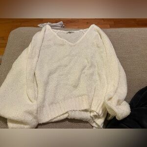 Cozy White V-Neck Sweater zsupply